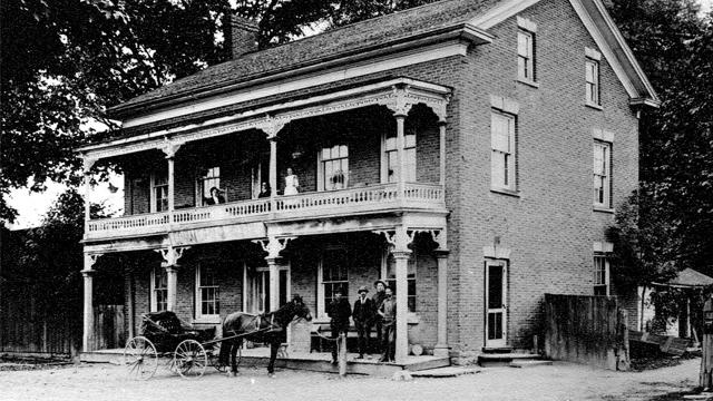 Image of hotel in Meadowvale Village from 1900